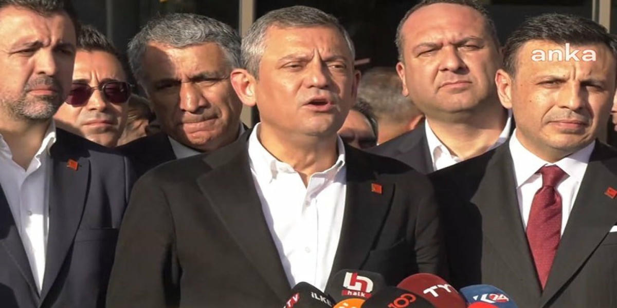 Özgür Özel, Sırrı Süreyya Önder'i hastanede ziyaret etti